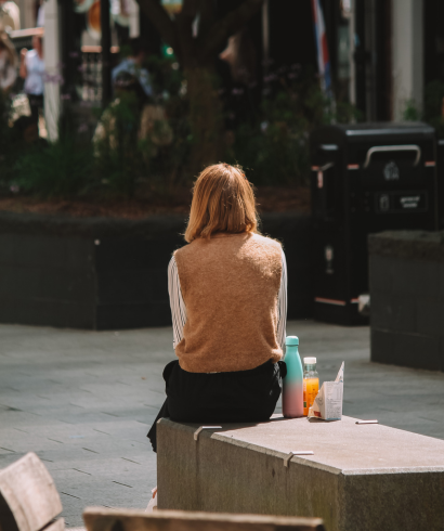 Seule et vulnérable Solitude au travail